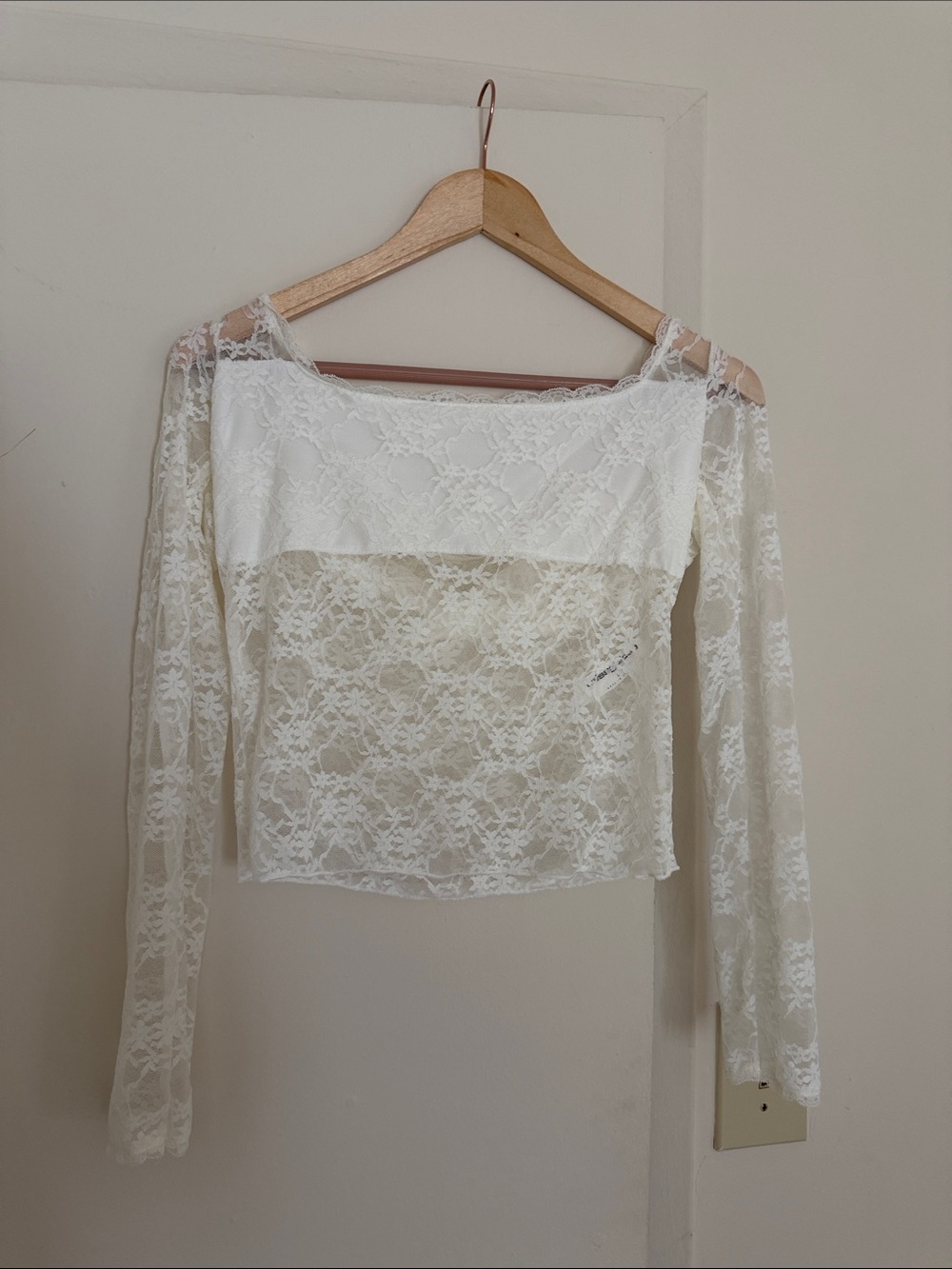 Missguided White Lace Sheer Long-Sleeve Top